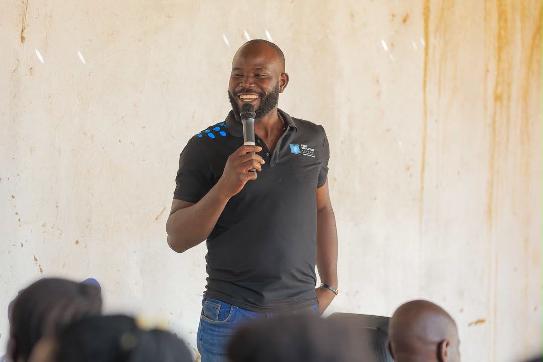 amos_tp's tweet photo. Honored to moderate "Kwiso Mu Cinema" in Koch Central, Nebbi District, where local films sparked dialogue on SRHR challenges. Grateful to the PROTECT SRHR Consortium for supporting this impactful community initiative.
#KwisoMuCinema #ProtectSRHR #SRHR #NebbiDistrict https://t.co/oiirJcJkeU
