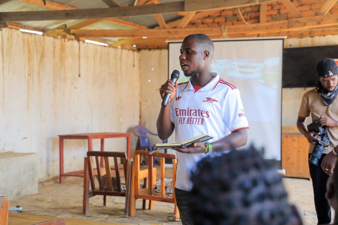 amos_tp's tweet photo. Honored to moderate "Kwiso Mu Cinema" in Koch Central, Nebbi District, where local films sparked dialogue on SRHR challenges. Grateful to the PROTECT SRHR Consortium for supporting this impactful community initiative.
#KwisoMuCinema #ProtectSRHR #SRHR #NebbiDistrict https://t.co/oiirJcJkeU