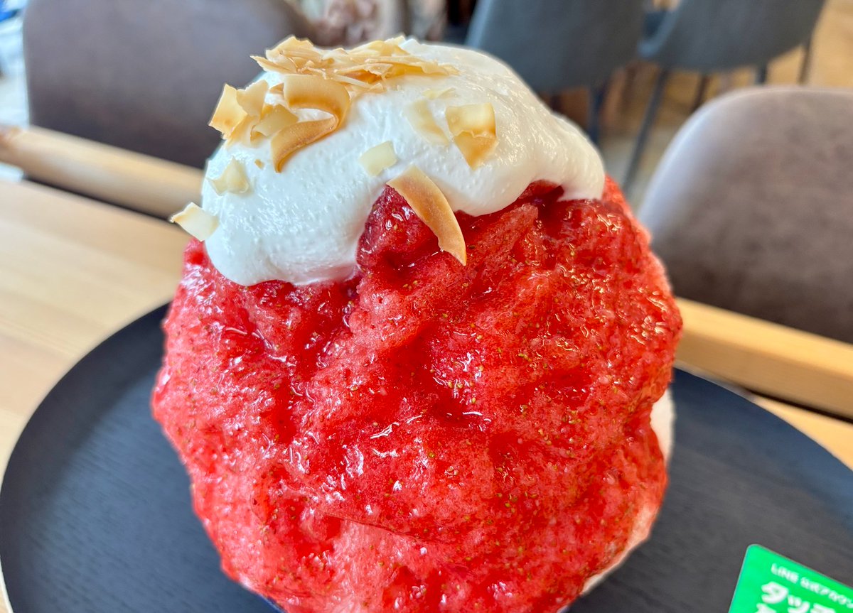 hyokado's tweet photo. ふしみさんのいちごみるく🍓
秋葉農園のさくらんぼみるく🍒
お昼のうちに完売してしましました。

(´・ω・｀)ｺｳﾅｯﾀﾗｵｸﾉﾃｦﾂｶｳｼｶ...

そうです！次回登場予定のNEWいちごが本日登場‼️🍓
千葉から本日送られてきまして📦️即、氷蜜に‼️🍧

Ver1.0ですね！是非ご意見聞かせて下さい！いちごの香りがもうすっごいです！(笑)売り切れごめんになります！
@SekiyadoBerry
