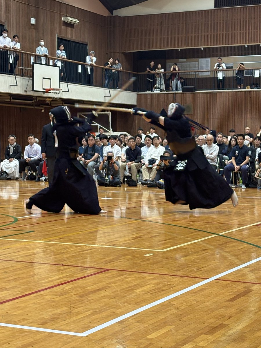 kendoshinko's tweet photo. 第13回全日本選抜剣道七段選手達大会
準々決勝②
松本勝範（神奈川）　- ド　木下智成（香川）
#kendo
#剣道
#剣道7段戦 https://t.co/6yQuKSrdMm