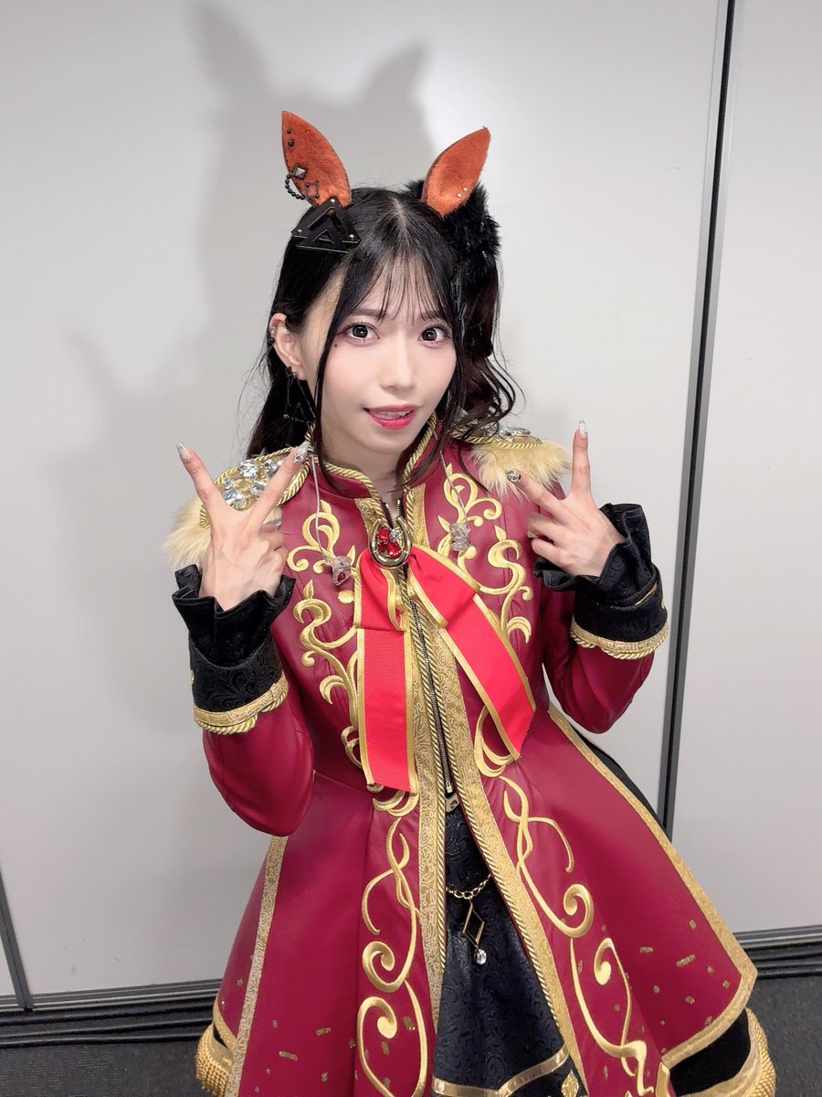 AsakaOfficial's tweet photo. #ウマ娘7th東京D1 の余韻が抜けない…！

コート衣装と〜ってもカッコイイので
ぜひ注目くださいませ⚡️

DAY2に参加される皆様
思いっっっきり楽しんでねぇ！！🎸🤟🏻

#ウマ娘 #ウマ娘7th #ウマ娘7th東京D2 https://t.co/XCQE8Rimpa