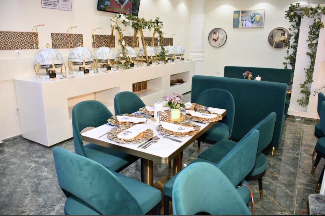AHermenegilde's tweet photo. La Résidence St François 
🔴SKY Buffet &amp; Grill
🔴Quartier Aviation 
🔴Ambam-Ville 🇨🇲 https://t.co/YkTsFJfAhg