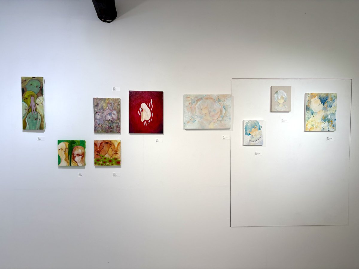 sangatsu_art's tweet photo. 本日もオープンしました！！

1階　しおり個展「不在のかけら」
2階　pickup swimmy 2026
伊藤 史華・うしみみる・小野澤 久美・九鞠・フクミヤサオリ・MOCCHI

昨日よりネットショップもオープン！こちらからもご覧頂けます〜。本日もお待ちしております‼️

https://t.co/ebHoCpkT1a https://t.co/kVbR9sGcmL
