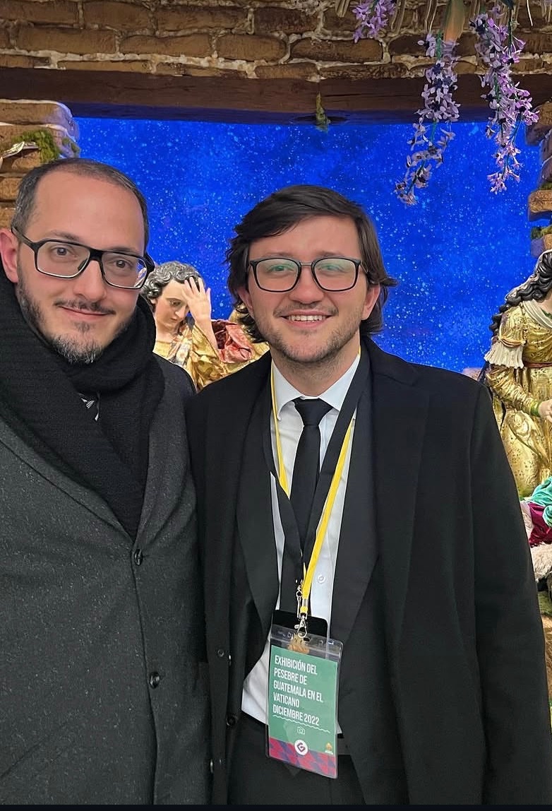 Lopez_91Mora's tweet photo. @JuanMaAsturias El hermano gay y su pareja! El chiste se cuenta solo! 🤡🤡🤡 ahhh y de por sí el creador del “El Nacimiento” en la antigua! Fomentando lo religioso, doble moral! https://t.co/u4wvBQIBeT