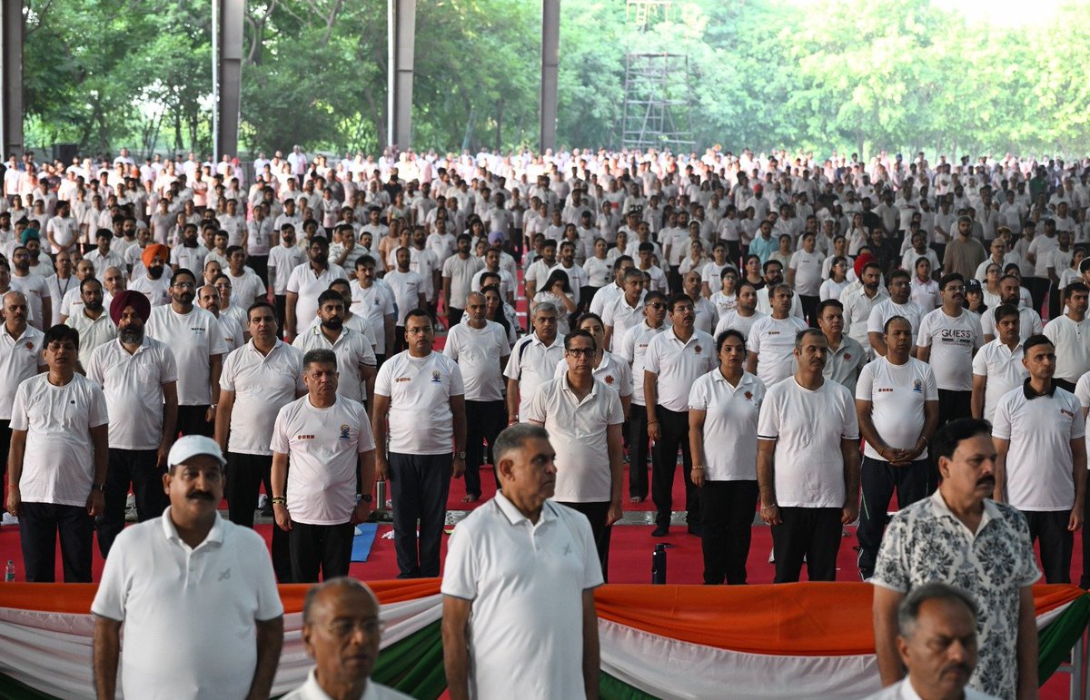 BJP4India's tweet photo. भाजपा के राष्ट्रीय अध्यक्ष श्री @NitinNabin ने आज #InternationalYogaDay2026 के अवसर पर लवली प्रोफेशनल यूनिवर्सिटी में आयोजित योग कार्यक्रम में सहभागिता की और उपस्थित लोगों को संबोधित करते हुए पंजाब और पूरे देश को नशामुक्त बनाने का संकल्प लेने का आह्वान किया। https://t.co/k62uovbMic