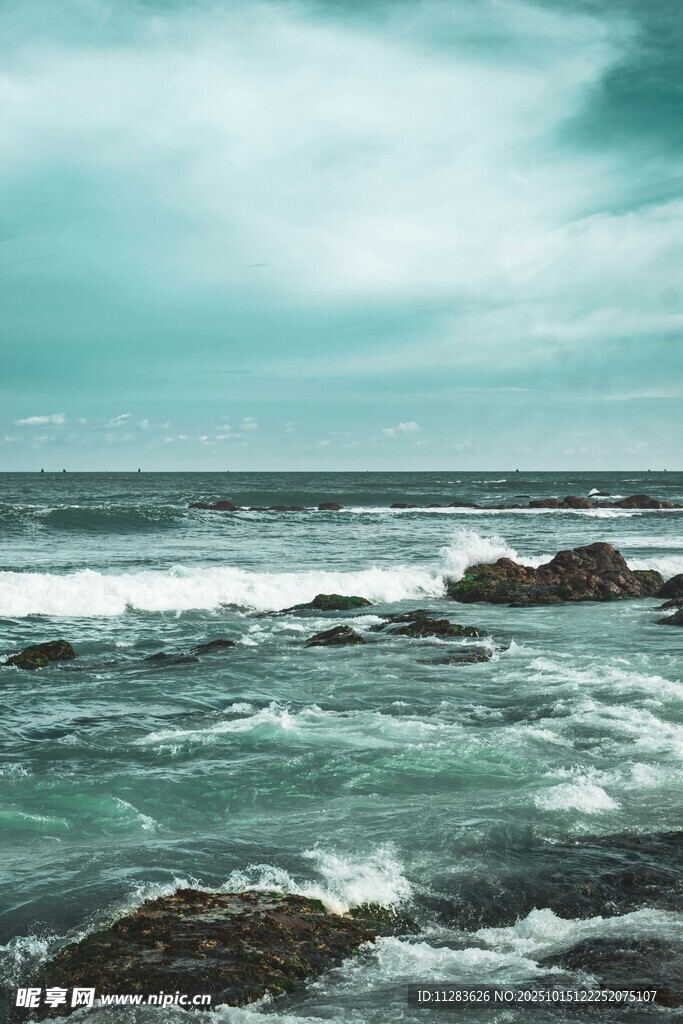 volkov_arsenij's tweet photo. [Just wrapped up a 2-hour coastal walk—salt in the air, waves crashing, perfect way to reset today!]， https://t.co/w6kKs01ifu