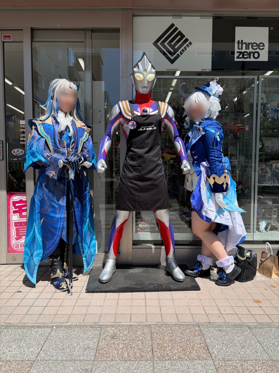 ヌヴィレットさんとフリーナさんで記念撮影させて頂きました！ 店内で 