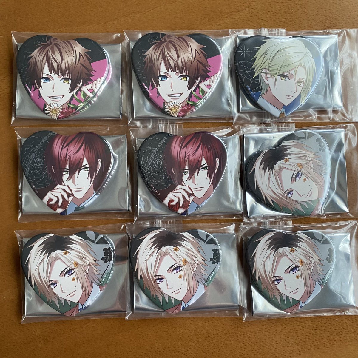 cam7_lliag's tweet photo. 【交換】DYNAMIC CHORD ダイナー くじ 缶バッジ フォトグレイカード

求：同種 朔良、オーロラ缶.固定Liar-S
譲：玲音、つむぎ、亜貴、千哉、芹、宗太郎、依都、時明、篠宗、NaL、Toi、Kuro

異種差額精算にて。オーロラ缶は朔良含めてのみ。よろしくお願い致します。 https://t.co/EK40fHxW7B