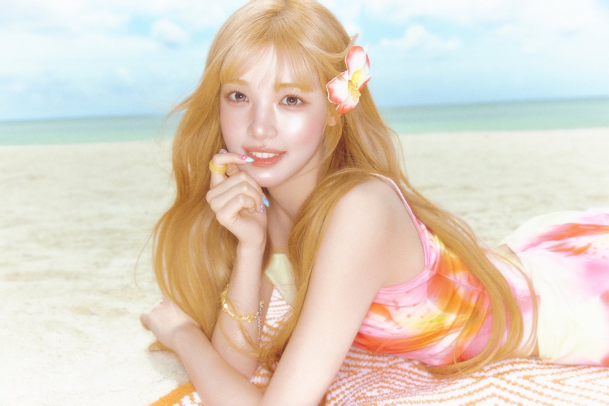 yeharam's tweet photo. Packed some sunshine and seashells just for today. Wanna make little summer memories with me? 🐚☀️ https://t.co/QSndKe07WF