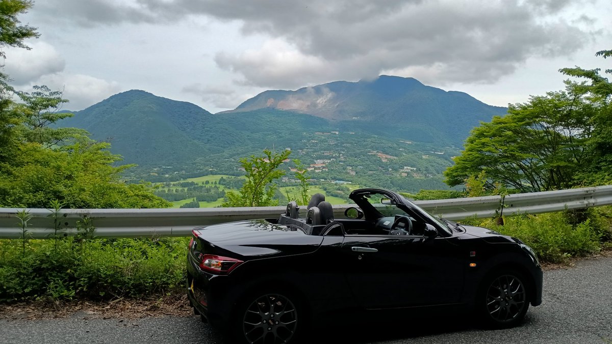 tyousinnohito's tweet photo. やっぱりオープンカーだべ https://t.co/s0vDqC6gr8