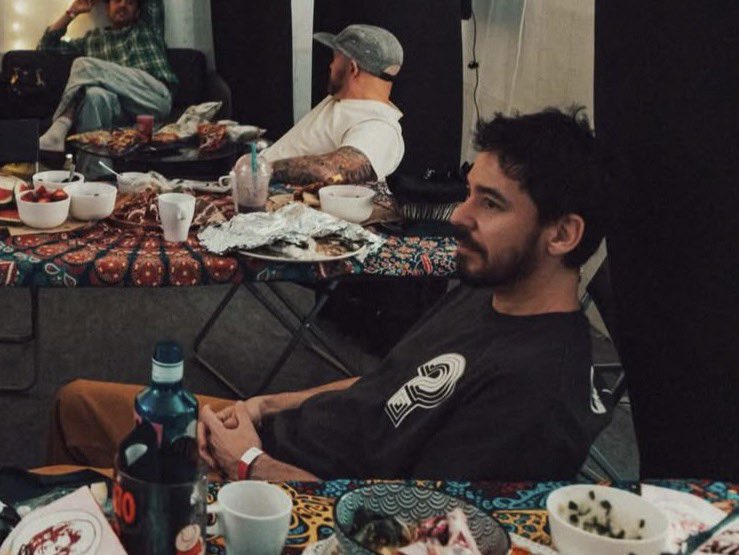 writtenbyemilyy's tweet photo. petition to force mike to free the fluff for the rest of the shows https://t.co/UL2yKL42yG