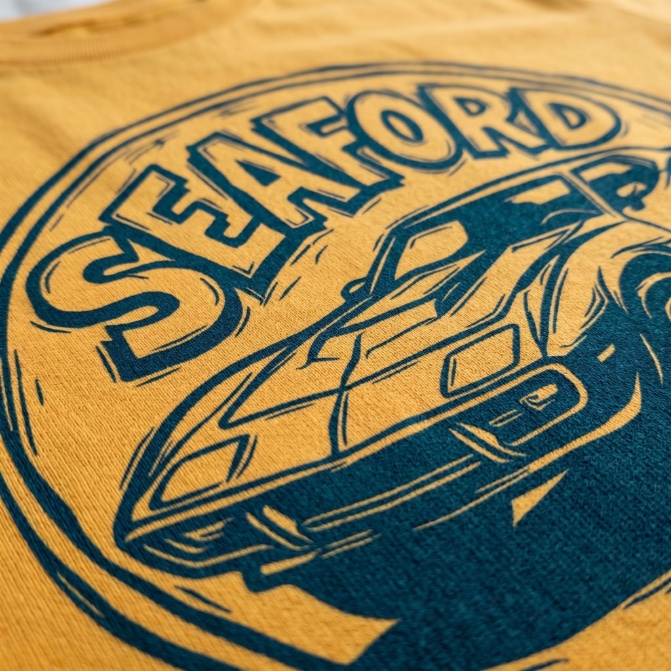 theAngieTaylor's tweet photo. Neon leathers, cigarette holders, and a superbike that laughs at age limits. π₯ποΈ I'm at the stall TODAY at Seaford Motorfest! πMartello Fields, Seaford. Come say hi or grab the 'Racer' T-shirt online: Link in bio #Seaford #Motorfest #PunkArt #RealBodies #Punk #Mods #Biker https://t.co/vT3Kx8Cv50