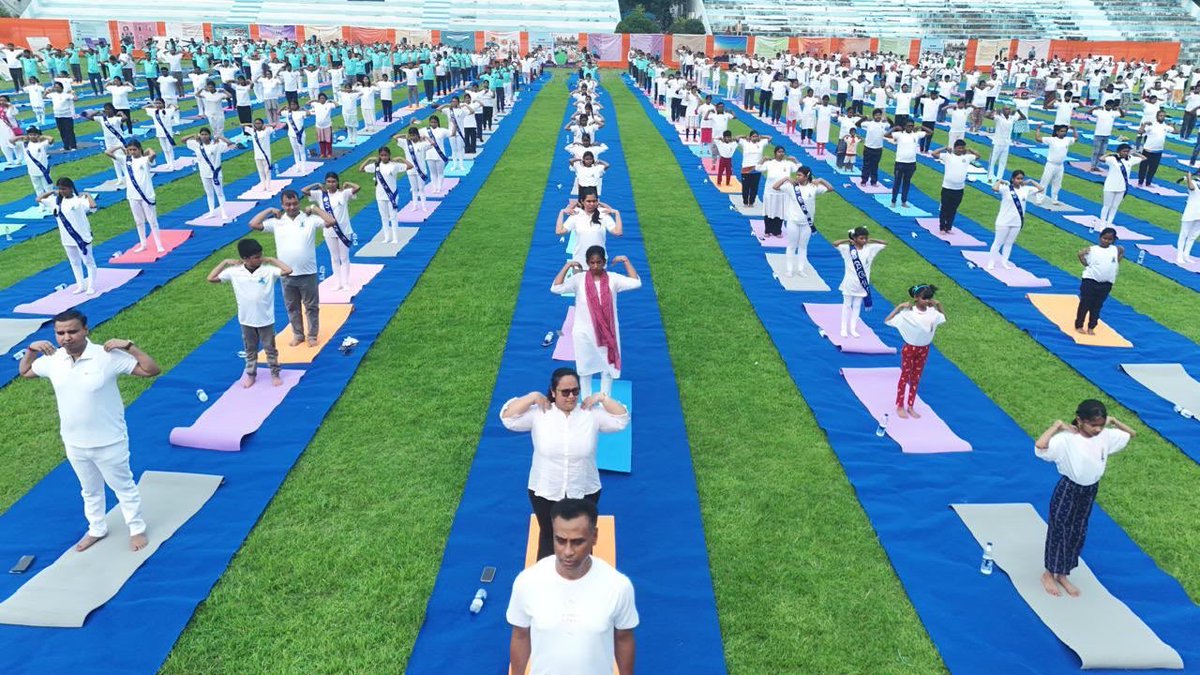 HowrahDistrict's tweet photo. Observance of IYD 2026 at Sailen Manna Stadium, Organised by Howrah District Administration with support of Howrah Municipal Corporation 

#InternationalDayofYoga2026 #Yoga365 #VandeYog #IDY2026 #GangaYogaMashal #InternationalDayofYoga #WBHealth
@moayush
#IDY2026 #IDY https://t.co/clS7B0vNEz