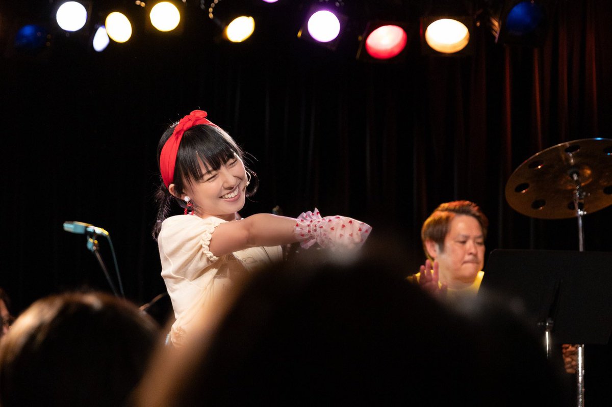 noshitan_PKS's tweet photo. #Canary5thBAJ

1st🍴
今回初めてOP曲がつきました✨
今後バージョンを変えてやっていけそうな奥行きのあるサウンドで開店！
でも札をひっくり返す想定内すぎるミス！
そして新曲「kamuro」を披露しました☺️
Canary bandの皆様のお知恵をふんだんにお借りしながら、ついにCanaryちゃんの花火曲が誕生🎆
2ndの為に、鬱くしい月ぶりのヘッドセット仕込んでたんだけど、自由だったナ〜😆

配信▶︎ https://t.co/s3wy0yhq6g(本日23:59まで！)