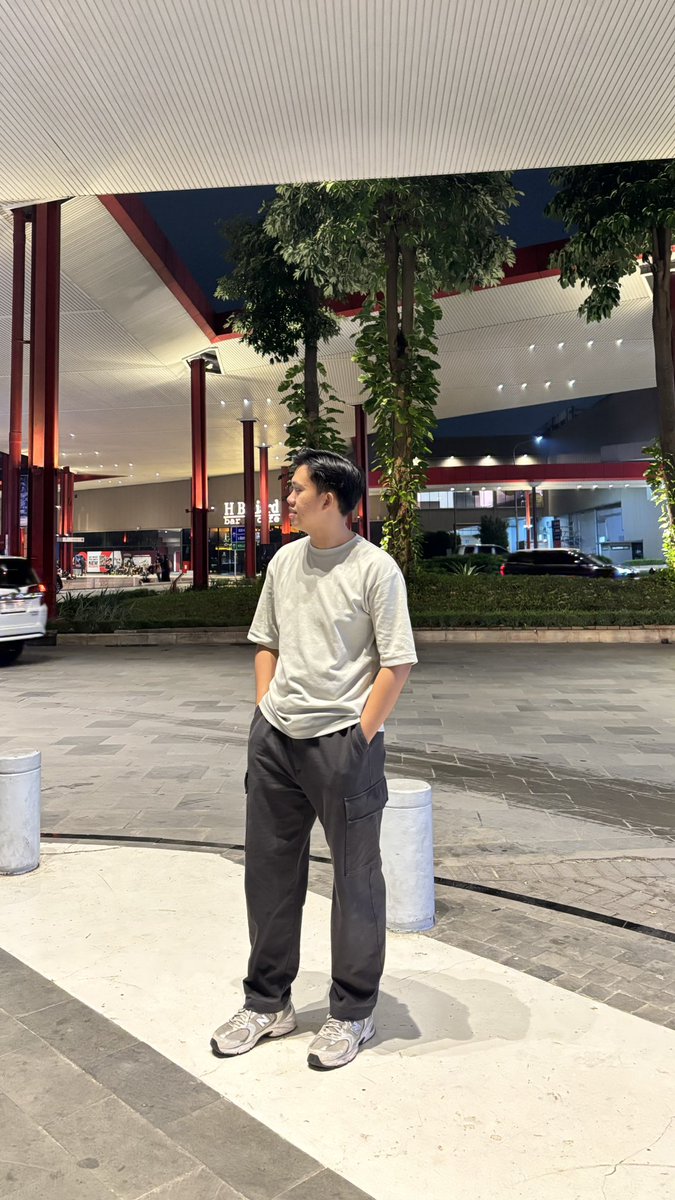 ayyaayas's tweet photo. Strolling around gading serpong👾 https://t.co/dJDAcGe4G7
