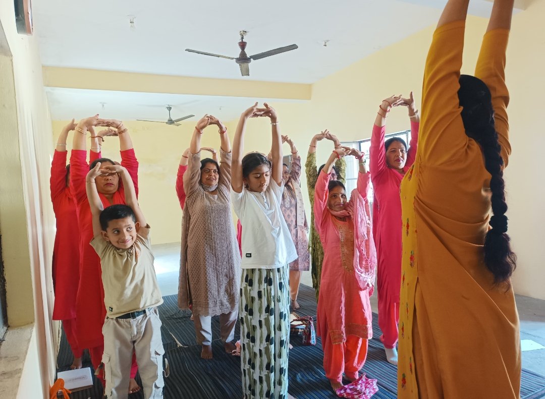 hwcansui123's tweet photo. 12th #InternationalYogaDay 🧘🏻‍♀️
celebrated in
🌸AAM Ansui 🌸with theme 
"Yoga for healthy Aging" which emphasizes 
the importance of yoga for all ages improved physical fitness and flexibility to enhance mental clarity and stress management. #PermanentCHOs https://t.co/XtqnCxfVEl