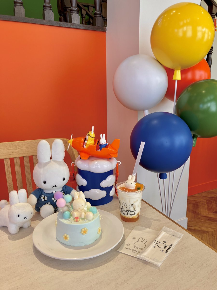 kikuffy's tweet photo. ミッフィーちゃんお誕生日おめでとう🧡🤍🧡🤍
だいだいだーいすき！！

このケーキ断面もちょう可愛かった🤤
#ミッフィー誕生日2026 https://t.co/LpYKC4gtEF