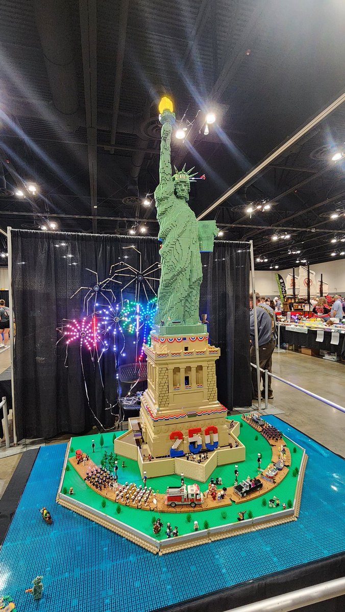 _iHeartTravel's tweet photo. Beautiful @LEGO_Group builds @brickworld Chicago! ❤️ https://t.co/1z7CC3pbbf