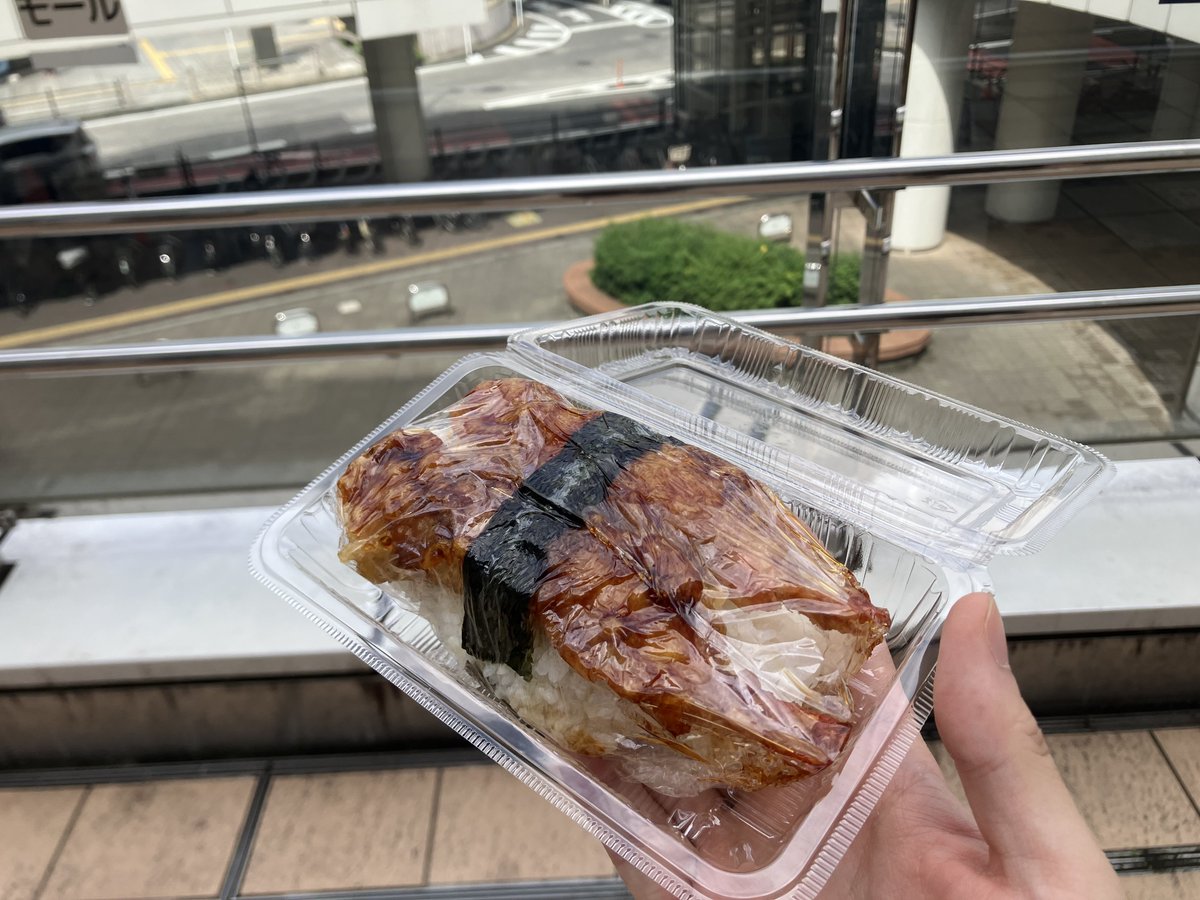 Sagamixと同じフロアで買ったW海老天おにぎり。実質みきりつ #相模原