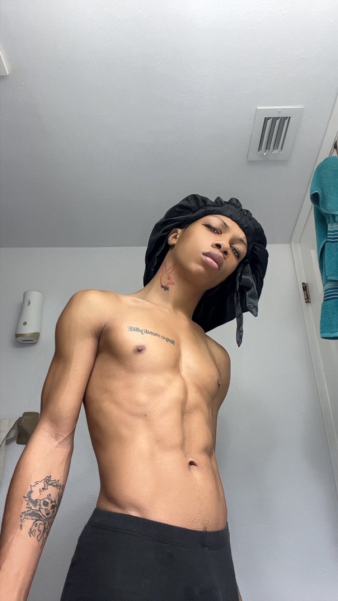 FairykingT's tweet photo. Did a thing 🖤 https://t.co/c1dq2s0Izd