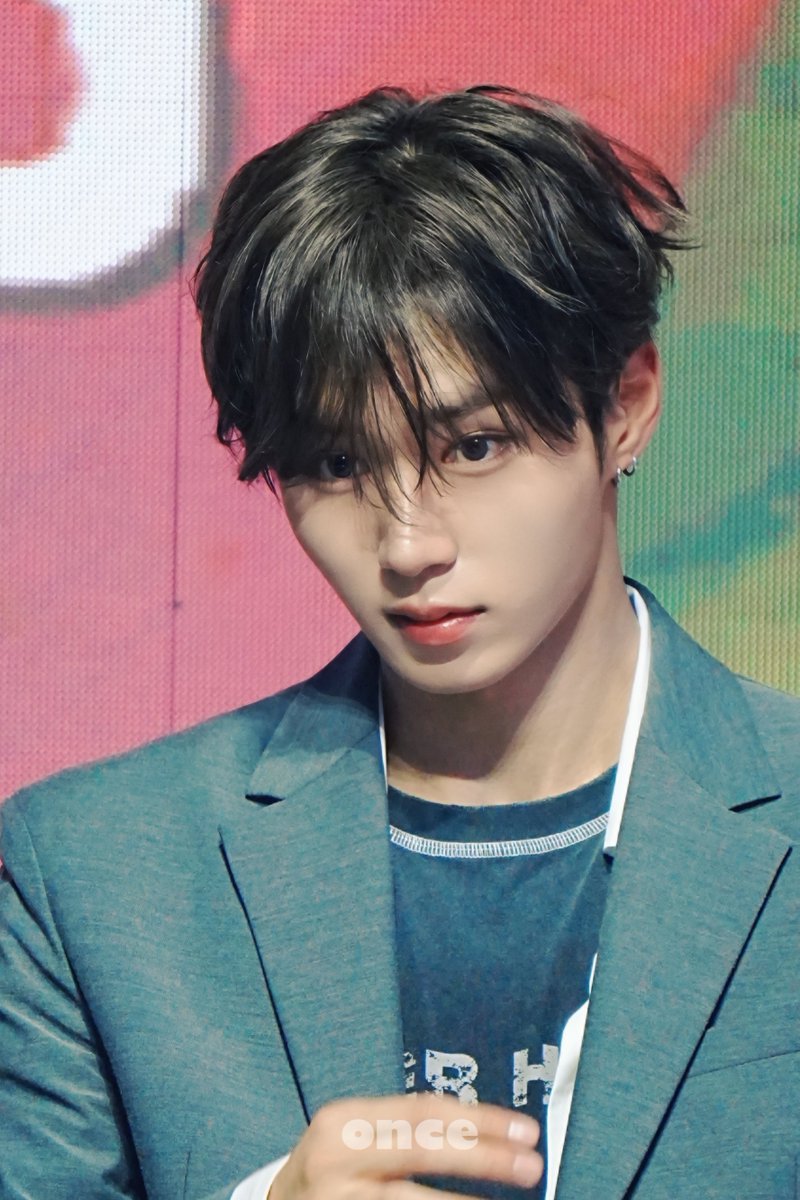 junsourr's tweet photo. this look is EVERYTHING. can't get enough of it https://t.co/Y145G2oxEz