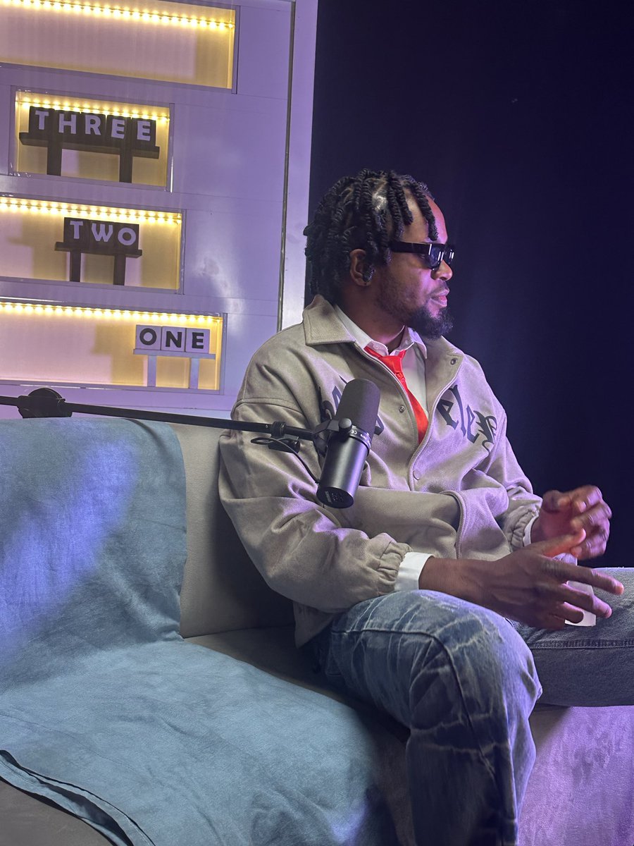 DAMAZINGW's tweet photo. This EP is a body of work that’s coming from a place of creativity and passion to entertain my old and new fans. Full of melodies and creative words that can put you on the spot and leave you wanting for more like Oliver Twist.
D Amazing W Dey today.

Keep anticipating. https://t.co/C0ZL6h41zD