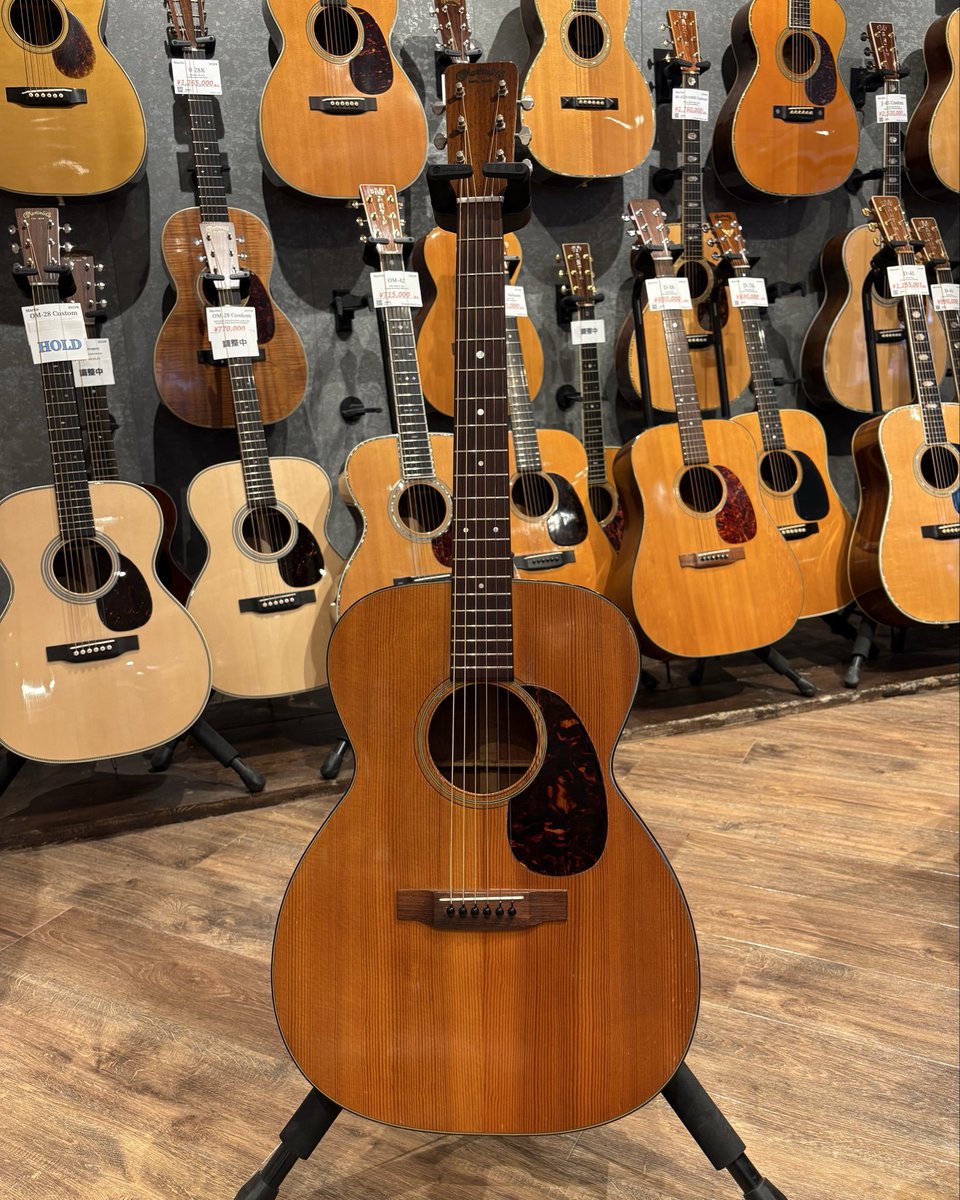 Martin 000-18 (1965) 力強く伸びやかな木目を持つトップで、サウンド