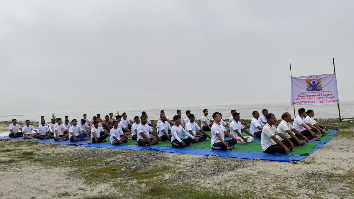 ForestDeptWB's tweet photo. Glimpses of Yoga event today at Gajoldoba, Jalpaiguri. Organised by West Bengal Forest Department. 

#InternationalDayofYoga https://t.co/UZCw3D6F8G