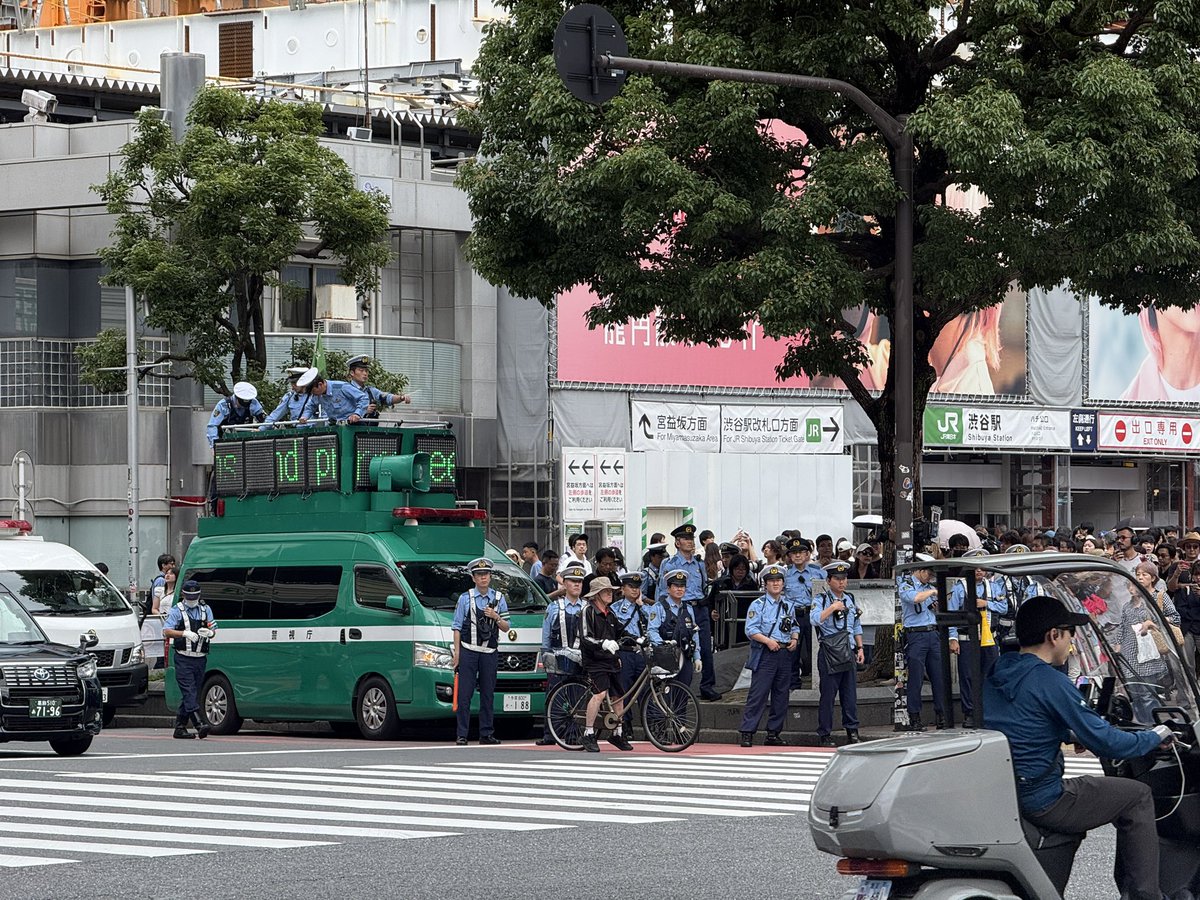 4romm0's tweet photo. ワールドカップの時に渋谷いたらヨウキャの振りできるって聞いてきたんですけど…人酔いしたんで帰ります https://t.co/2Z5s1MyMD5