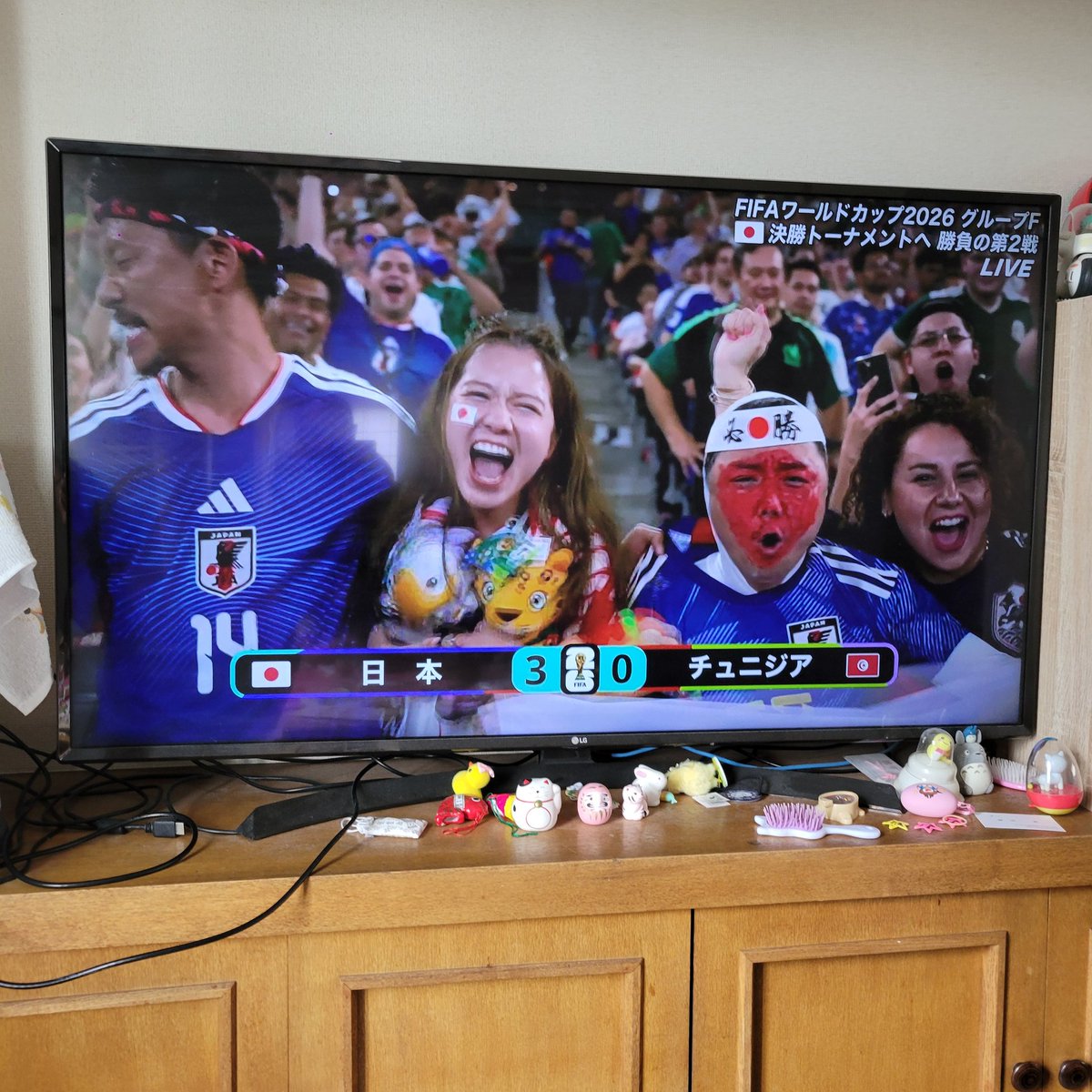 davidzavaglia's tweet photo. Et 1, et 2 et 3 zéro ! (La tête du supporter japonais) 😁
Enfin j'ai réussi à voir un bout de match de la coupe du monde de football et le Japon domine vraiment face à la Tunisie, ils sont passé en mode Blue Lock ⚽ https://t.co/BPYjPiPE6b