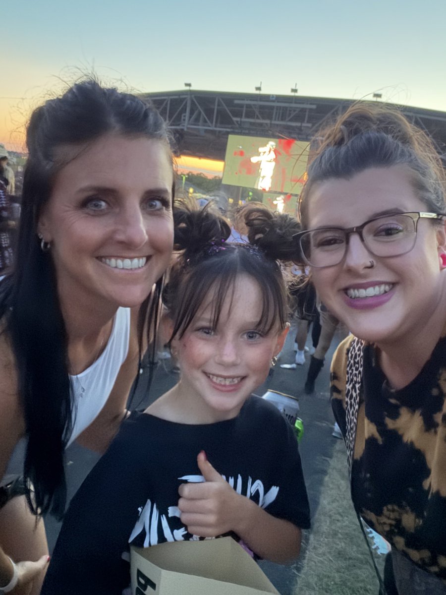 SmashKetchum's tweet photo. @machinegunkelly I’m gonna need to know how I can rewatch/live that. It was my daughter’s first concert ever and it’s going to be impossible to beat. THANK YOU!! … but for real… release like a dvd or something so I can buy it 🫶🤘 https://t.co/kghQ4Qtnve