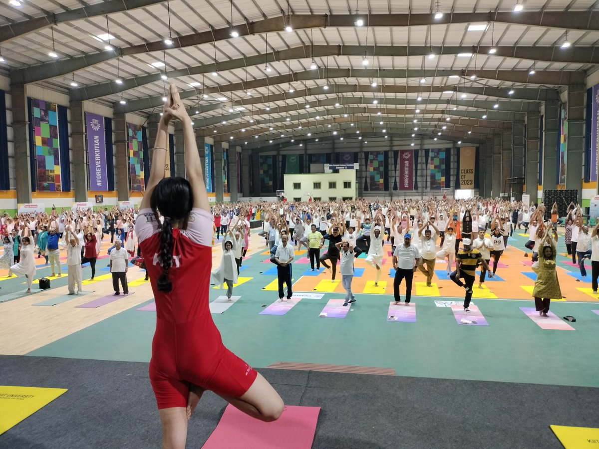 KIITUniversity's tweet photo. On International Yoga Day, the KIIT community came together to celebrate the transformative power of yoga, promoting wellness, resilience, and inner peace in our everyday lives.

#InternationalYogaDay #KIIT https://t.co/oMLcY9tmTy