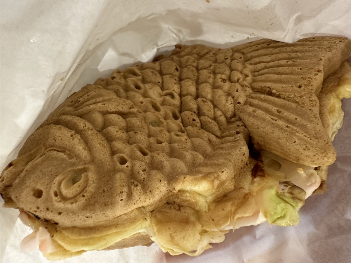 arami_tomobosyu's tweet photo. 幼い頃に食べてた美味しいもの、
もう二度と食べれないと思っていたけれど、
また食べれる事がわかって、
いざ食べるとなんだかジーンと泣きそうになってきますね… https://t.co/A7QwPeOfuX