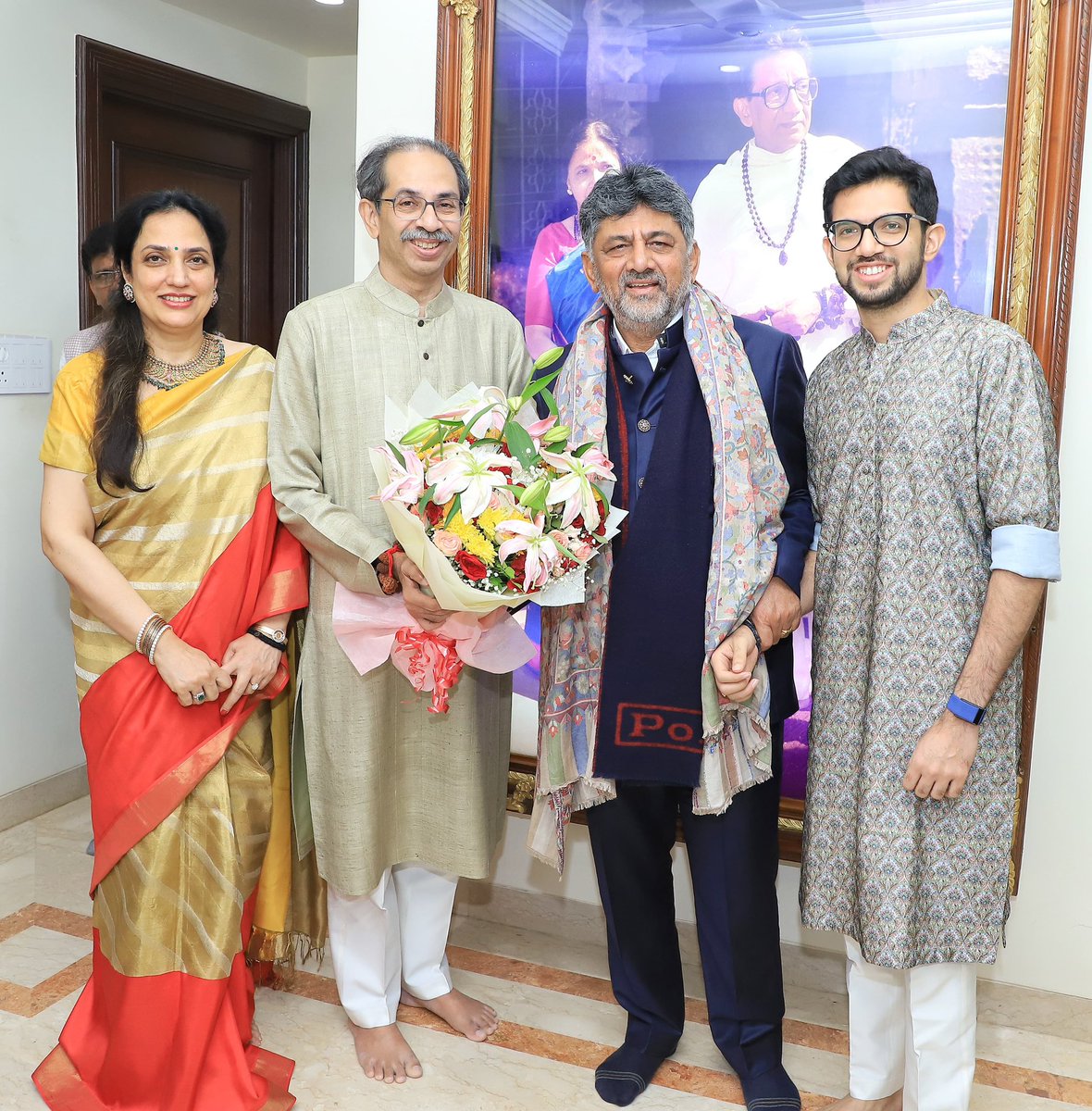 AUThackeray's tweet photo. Truly a delight to have Shri @DKShivakumar ji at Matoshri yesterday. 
His warmth, humility and firm resolve has been always very inspiring.

We spoke on multiple topics of public service and wished him well as he has taken on the role of Chief Minister of Karnataka. https://t.co/Hl4gET19vg