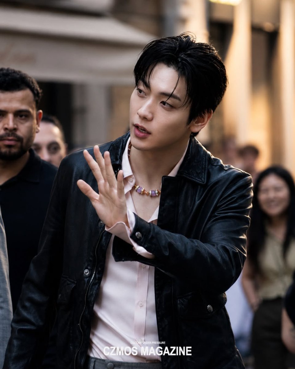 twelve05cm's tweet photo. looking like a movie star oh my god

SOOBIN FOR MILAN FASHION WEEK #SOOBINxDOLCEGABBANA #DolceGabbana #SOOBIN @dolcegabbana #DGSS27 https://t.co/kIpsao9PNy