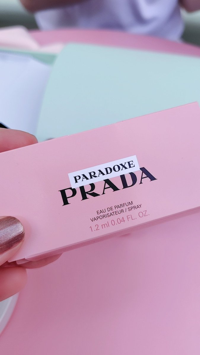 kitty_kitty2000's tweet photo. #pradabeauty 新作ハンドクリームはPARADOXの香りが大好きな人には間違いなく手放せないアイテムになると思う🩷🫶テクスチャーも素晴らしくて、この癒やしの香りは本当に至福のひとときになるよ✨
#プラダビューティ
#新作コスメ 
#コスメ購入品
#pradabeautytokyo https://t.co/3RZh9aYSKl