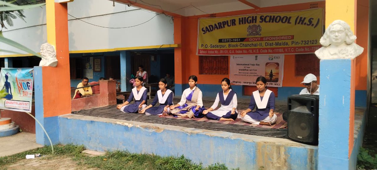 phedmalda's tweet photo. of International Yoga Day to promote physical fitness, mental well-being, and the importance of incorporating yoga into daily life. 
Dist - Malda, State - West Bengal
@moayush @GowbPhe @dm_malda15 #InternationalYogaDayCelebration https://t.co/SLHhXzKYJs