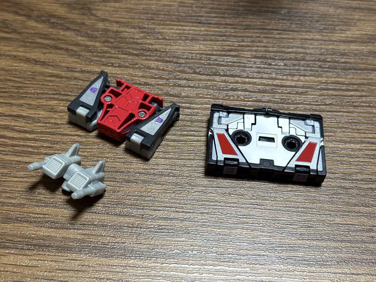 MKstsk's tweet photo. コストの兼ね合いとかは理解してるし仕方ないのもわかるけどほぼ同じサイズでブースター部余剰でこの感じなのはちょっとどうしても好きになれなかったSS付属のレーザービーク
やっぱりMPの出来が良すぎるんよな
本当に裏側まで抜かりないクオリティ
金型が古いためか少し歪みが出てるけど無問題 https://t.co/rhdw7ACfWE
