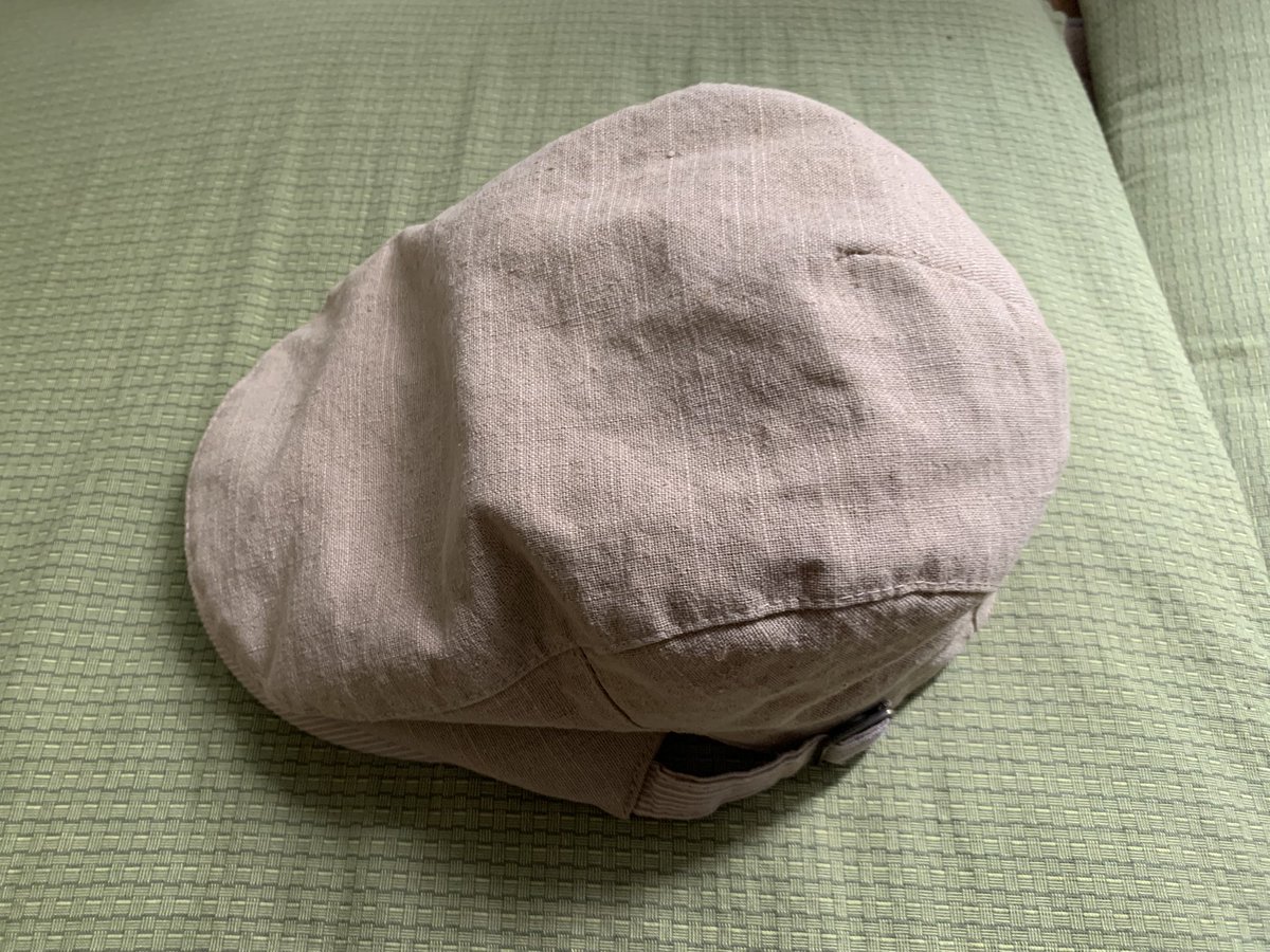 ormitte's tweet photo. 乾いたらこれくらいの感じになった。ちょっとだけ色が濃くなった程度。
今回は乾きが遅く濡れている状態が続いたので、金具の周りがタンニン鉄で黒くなってしまった。オキシドールかなんかかければ取れるだろうか。そのうち試してみよう。 https://t.co/7jOh12unJj