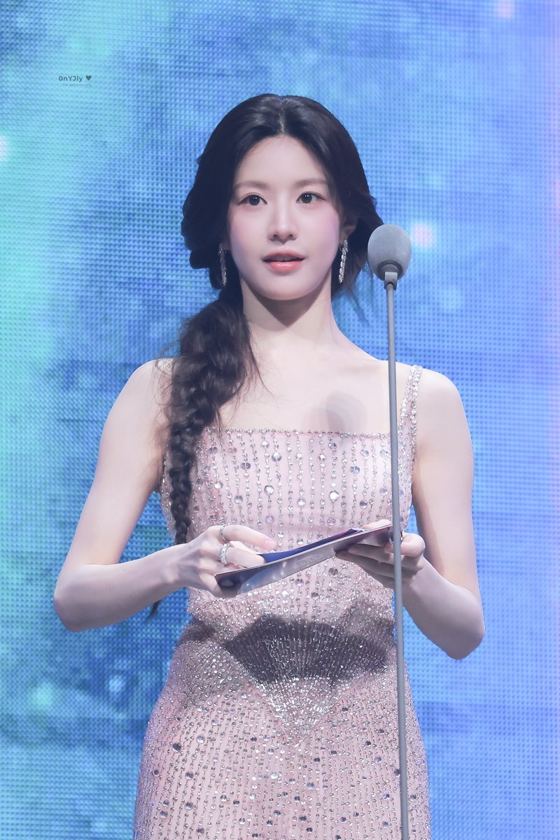 _onlyounjung's tweet photo. 260620 서울가요대상 SMA

#고윤정 #goyounjung https://t.co/e7A4ujHGGW