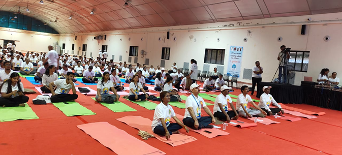 CariMumbai's tweet photo. 12वें अंतरराष्ट्रीय योग दिवस का आयोजन 21 जून 2026 को Exhibition Hall, Nehru Science Centre, Worli, Mumbai में CARI,Mumbai and R.A. Podar Medical College (Ayu.), मुंबई के सहयोग से किया गया, जिसमें लगभग 500 प्रतिभागियों ने उत्साहपूर्वक भाग लिया। https://t.co/4i6WLxNEds