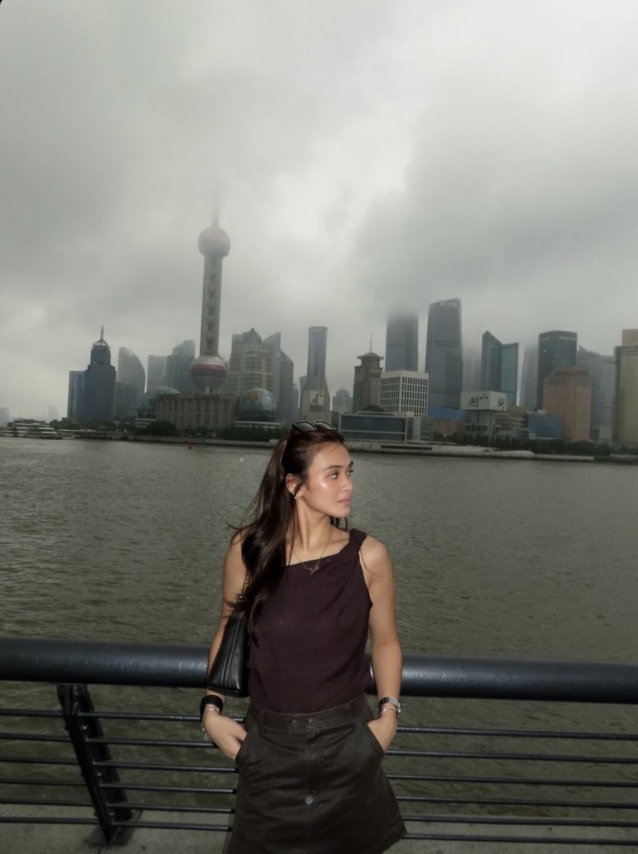 sftydeia's tweet photo. We got new photos of bella in china 🇨🇳✨ sobrang glowing at blooming mo, mama mama 🫠🫶🏻

#BellaBelen https://t.co/UYea4s4ERc