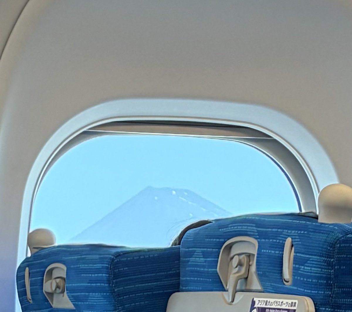 nanamayu's tweet photo. A席からこの辺かな？とテキトーに撮ったら真ん中に奇跡の1枚🗻��🫶 https://t.co/Rx74LSy6iF