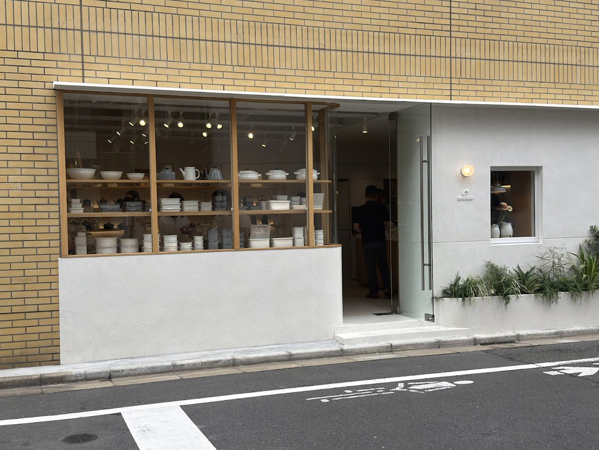 minamisuna1's tweet photo. 「野田琺瑯（のだほうろう）」初の直営店が本日オープンしたよ🥳🎉

ため息が出るほど真っ白でキレイなお店です🥰

そして、会社やお店の方が、全員、いつもステキな笑顔なんですよね😊

📍野田琺瑯（東京都江東区清澄2-3-2） https://t.co/QPdxS4Yrc8