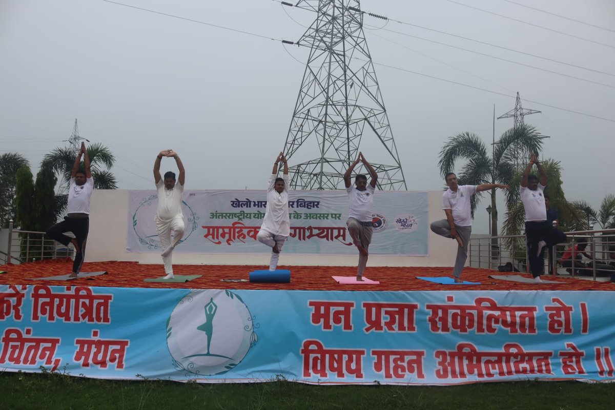 northbiharabvp's tweet photo. अंतरराष्ट्रीय योग दिवस पर सुपौल में आयोजित हो रहे अखिल भारतीय विद्यार्थी परिषद, उत्तर बिहार प्रांत के 'प्रांत अभ्यास वर्ग' में कार्यकर्ताओं ने सामूहिक रूप से "योगाभ्यास" किया। 

इस अवसर पर बिहार सरकार के माननीय शिक्षा मंत्री श्री मिथलेश तिवारी, राष्ट्रीय उपाध्यक्ष डॉ. आशुतोष मंडावी जी, राष्ट्रीय सह संगठन मंत्री श्री गोविंद नायक जी, क्षेत्रीय संगठन मंत्री श्री प्रदीप शेखावत जी, प्रांत अध्यक्ष डॉ. विवेकानंद तिवारी, क्षेत्रीय छात्रा कार्य प्रमुख डॉ. ममता कुमारी विशेष रूप से उपस्थित रहे।

#InternationalYogaDay | #YogaWithABVP | #ABVPNorthBihar