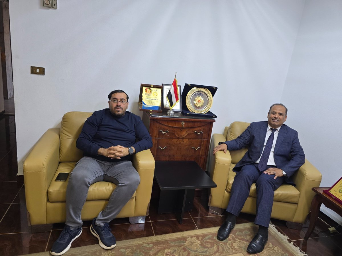 qlmye's tweet photo. 📍▣ | الاستاذ الدكتور هادي الصبان مستشار السفارة اليمنية في جمهورية مصر العربية يستقبل في مكتبه الأستاذ فادي بافضل رئيس مؤسسة قلم للإبداع لبحث أوجه الشراكات وبحث سبل التنسيق والتعاون المشترك. https://t.co/ZeucU1bUvK