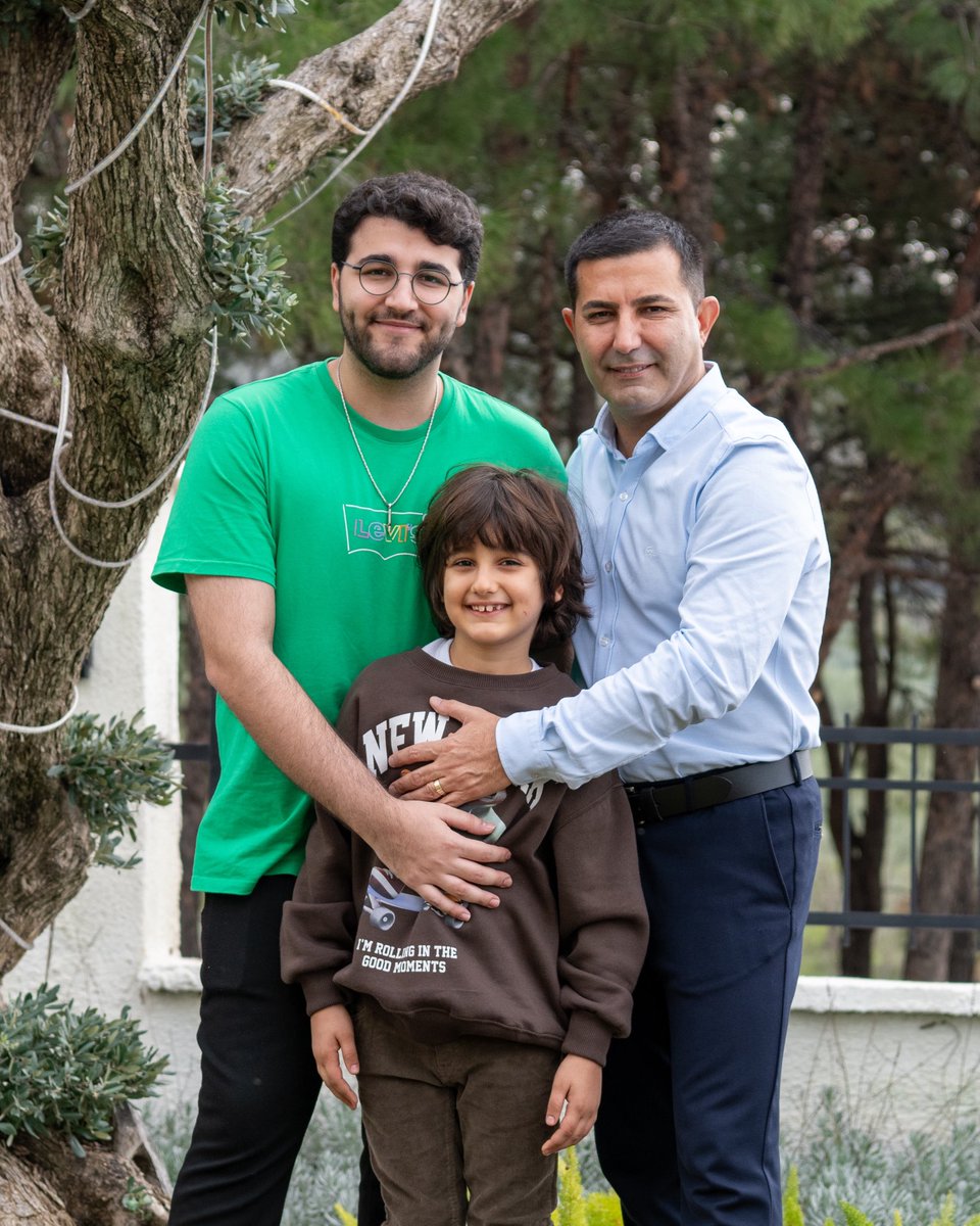 omergunel's tweet photo. Ada Hasan ve Rüzgar Ali…

Hayatıma kattığınız sevgi, umut ve mutluluk için ne kadar teşekkür etsem az.

Sizlerin gözlerindeki ışık, yarınlara olan inancımı her zaman güçlendiriyor.

Başta çocukları için emek veren babalar olmak üzere tüm babaların Babalar Günü kutlu olsun. https://t.co/bUYGqMKiFZ