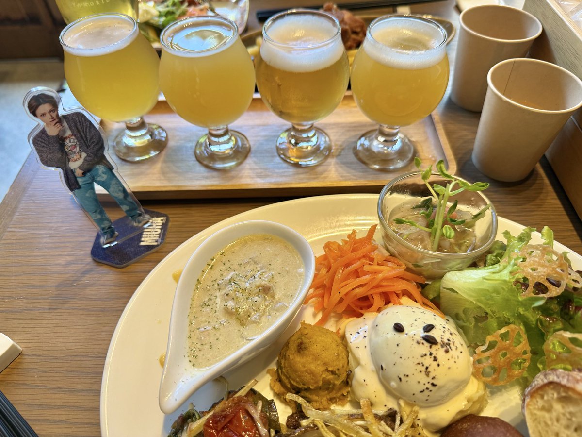 potatoooo_27map's tweet photo. 足を伸ばして京都まで行って、念願の家守堂さん！🍻
趣きのある素敵な建物で、ビールのテイスティングとランチプレートを👀✨
普段あんまりビールで冒険しないから、色々飲めてよかった！(と言っても全部同じような色だけど)😂
初グリーンカレーも美味しかった！ https://t.co/2Opp7uIK0h