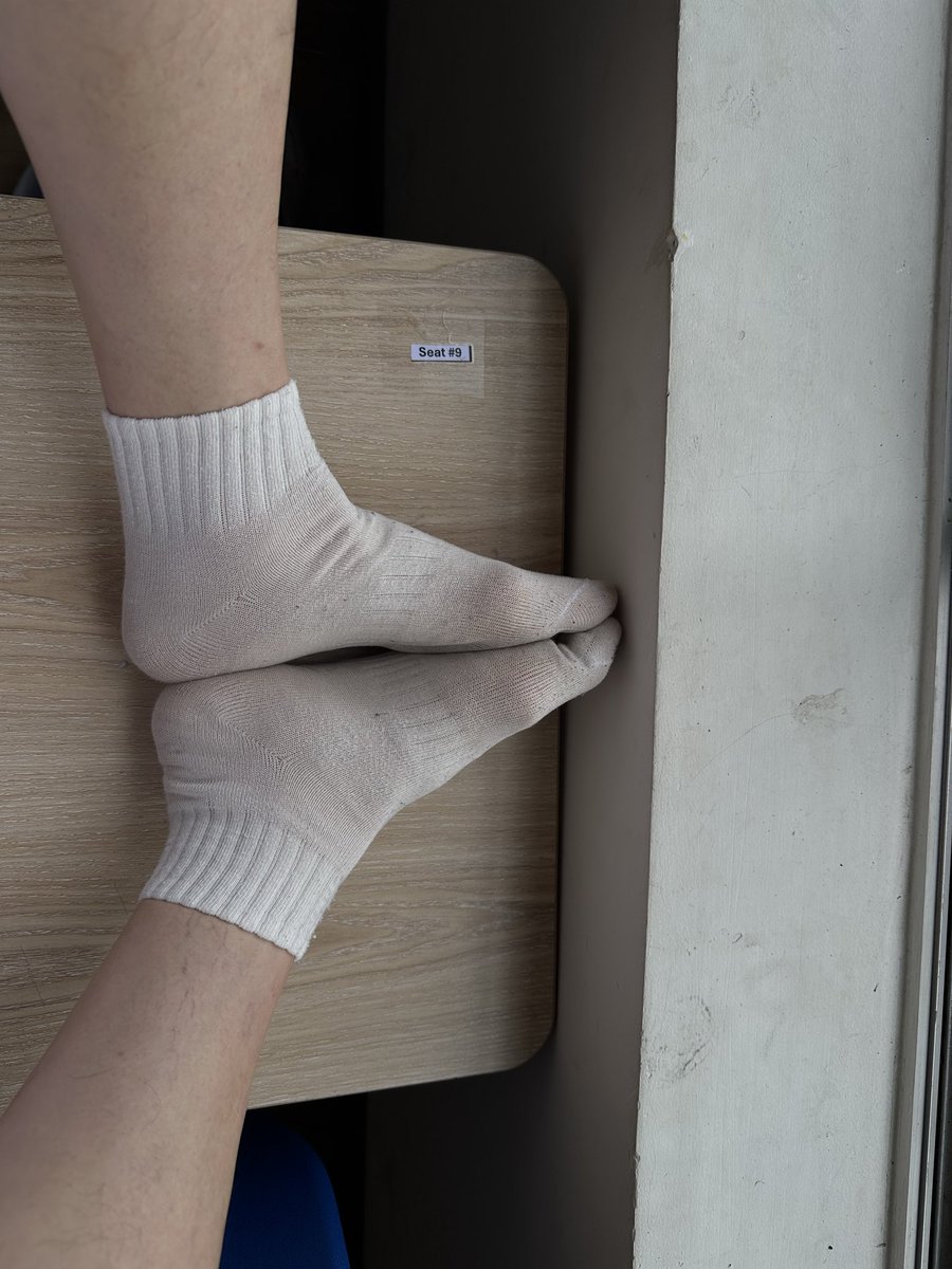 kevin_joshua4's tweet photo. ถุงเท้าไม่หนา แต่มีกลิ่นแล้ว
#whitesocks
#sniff
#flawlessskin https://t.co/LEDOg4kr4p