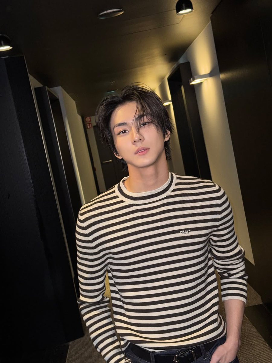 mmpjs_'s tweet photo. หนุ่มปราด้าให้อะไรกับเราคะ ♡ 

#PRADAxENHYPEN #ENHYPENonPradaSS27
#PradaSS27 https://t.co/TDW25mjBSk